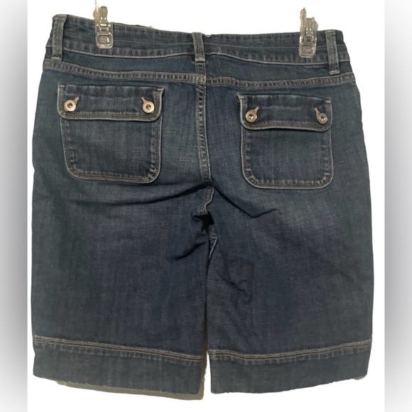 Banana Republic classic fit Bermuda Jean shorts, button/zip closure, siz… - Picture 2 of 3